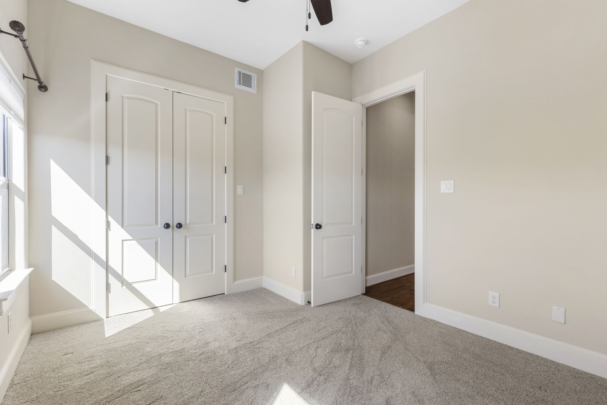 5407 Feagan Street Houston, TX 77007 - Photo 31 of 43 a view of an empty room with stairs