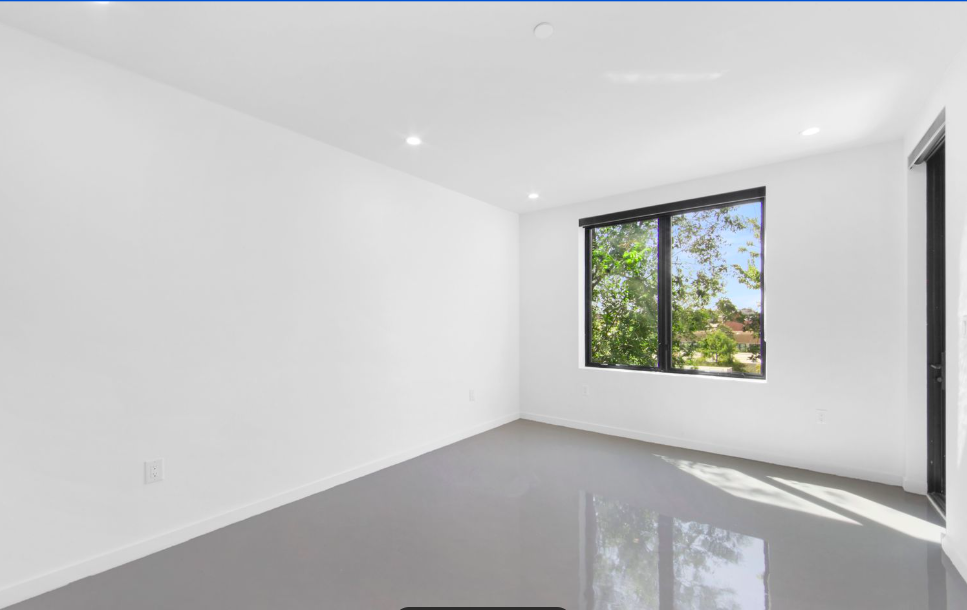 278 Warren Street, Unit 4 Brooklyn, NY 11201 - Photo 6 of 8 an empty room with windows