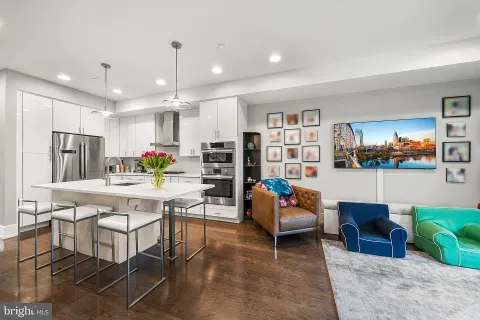 $610,000 | 1010 South 17th Street, Unit B, Philadelphia, PA 19146
