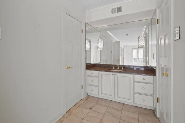 $225,000 | 3000 St Charles Avenue, New Orleans, LA 70115