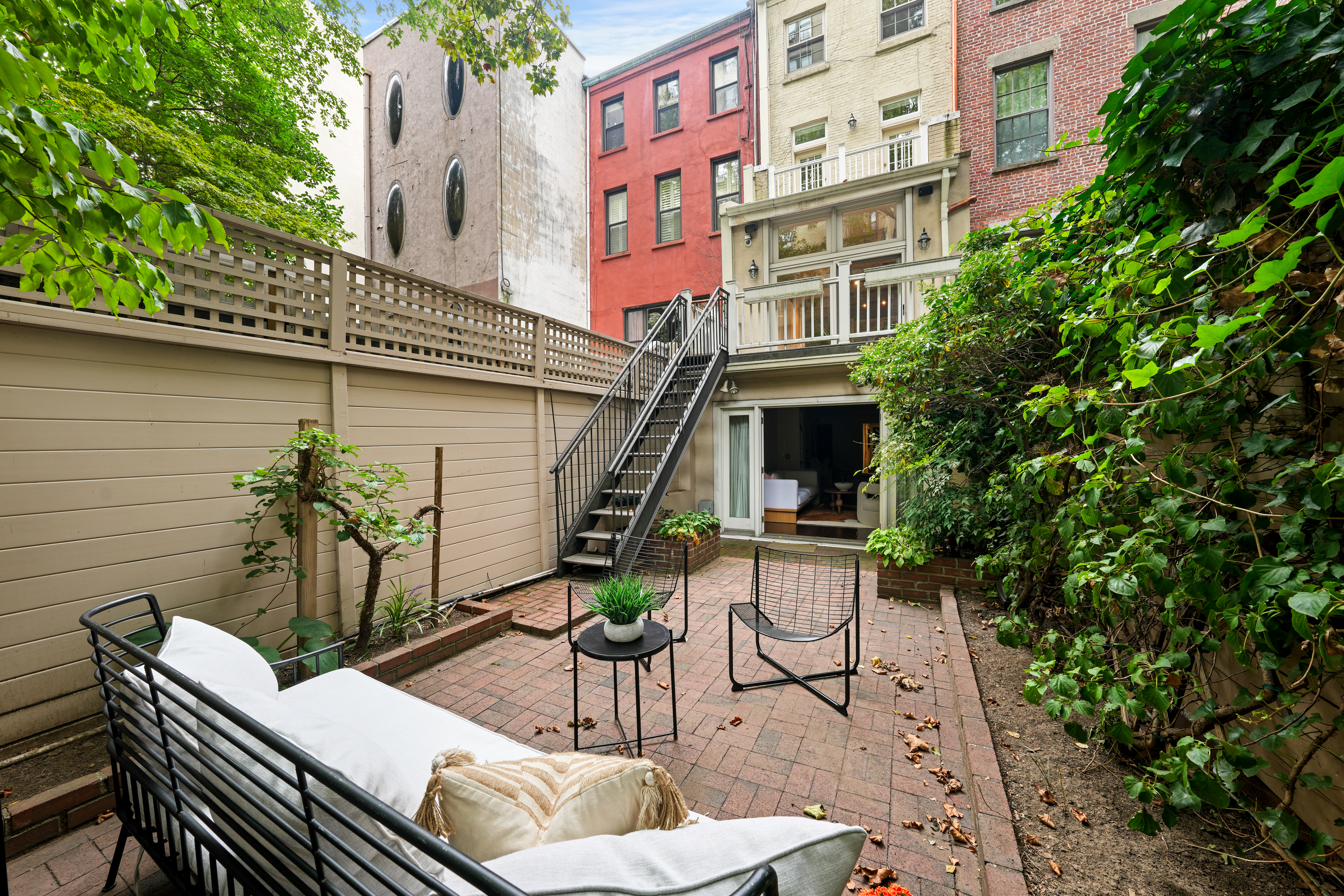 247 East 71st Street Manhattan, NY 10021 - Photo 10 of 31 a view of backyard with outdoor seating and plants