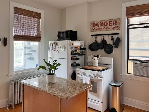 $1,200,000 | 2020 West Waveland Avenue, Chicago, IL 60618