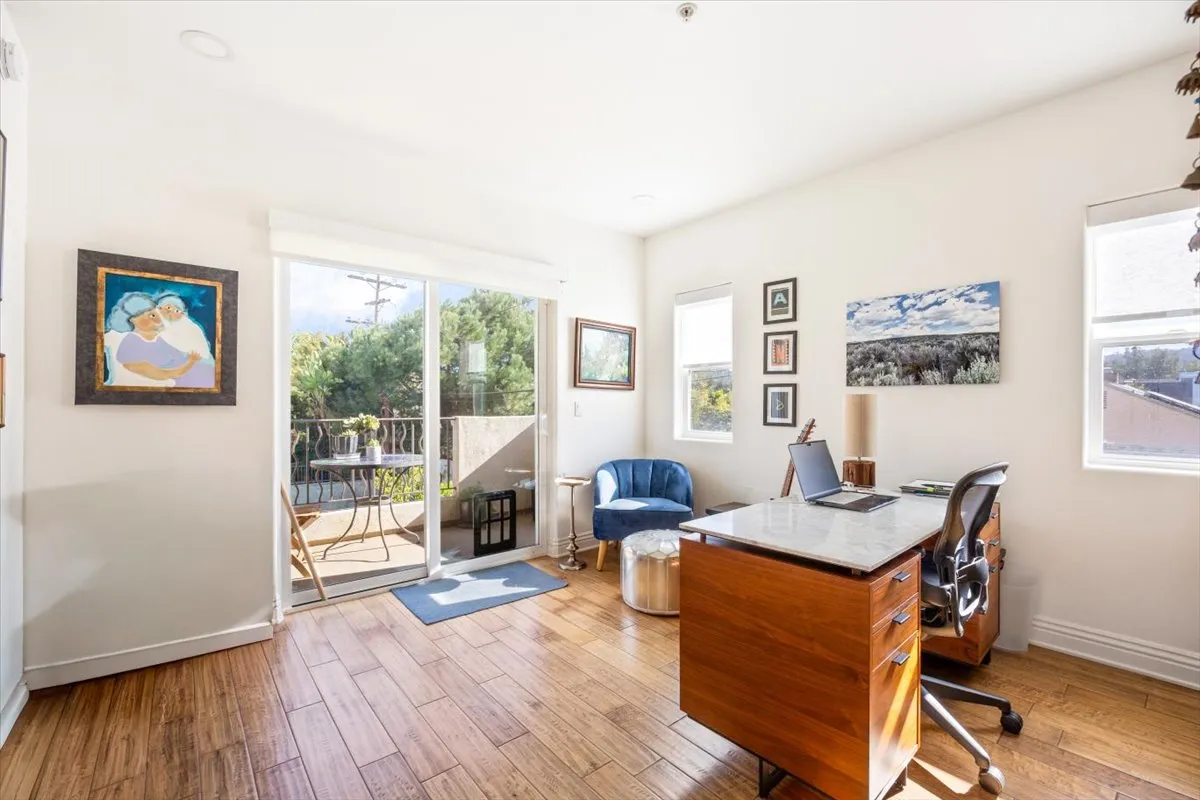 $999,999 | 4394 Farmdale Avenue, Unit 202, Studio City, CA 91604