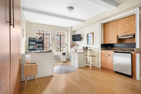 $325,000 | 25 Tudor City Place, Unit 922 | Murray Hill