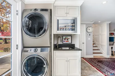 $2,295,000 | 3 Hickory Lane, Darien, CT 06820