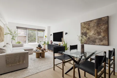 $1,250,000 | 33 Greenwich Avenue, Unit 2M | West Village