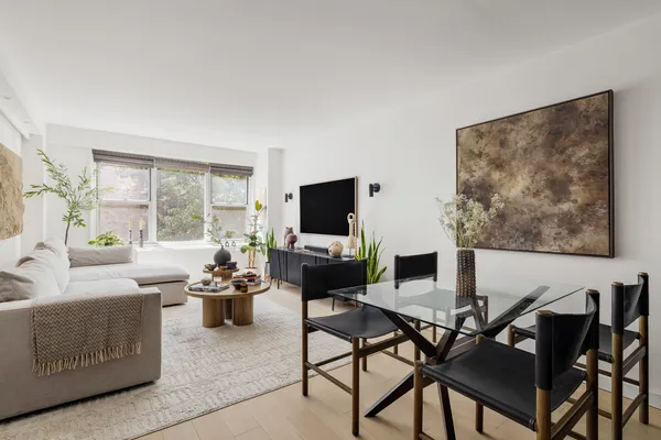 $1,250,000 | 33 Greenwich Avenue, Unit 2M | West Village