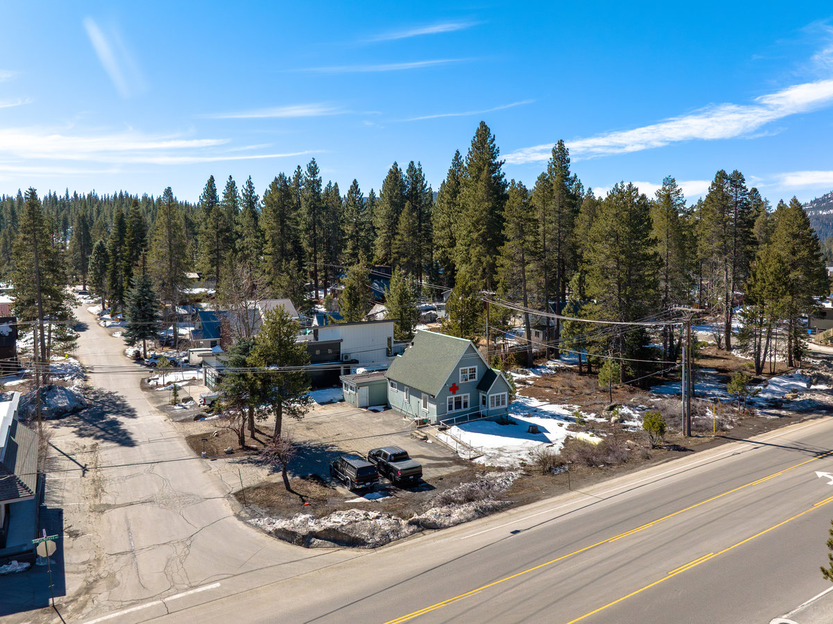 11105 Donner Pass Road Truckee, CA 96161 - Photo 8 of 13 a view of a terrace with sitting area