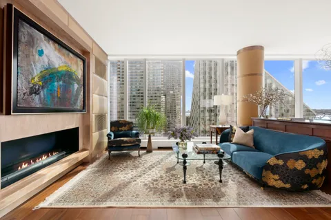 $3,495,000 | 1 West End Avenue, Unit 19J | Upper West Side