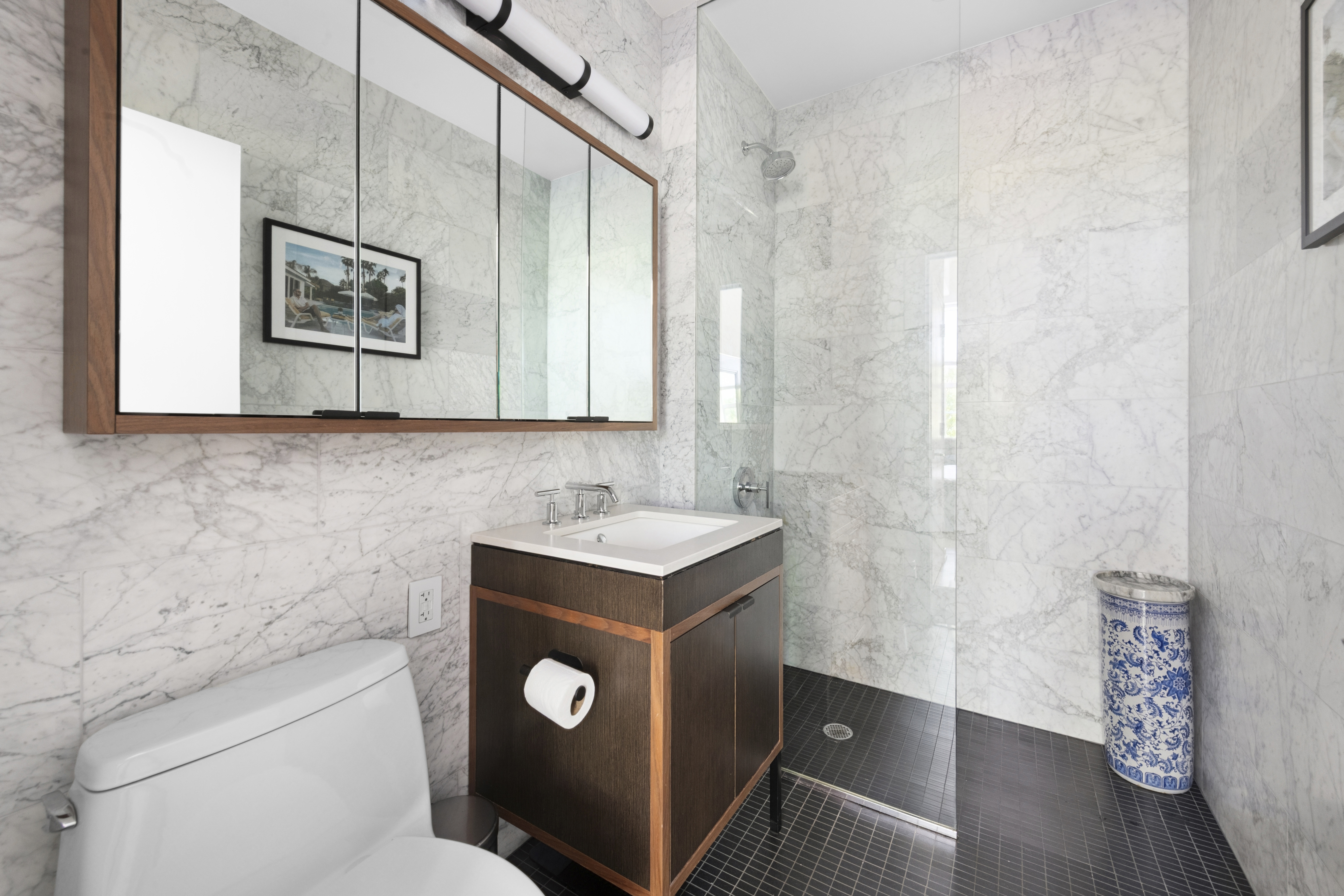 184 Kent Avenue, Unit D315 Brooklyn, NY 11249 - Photo 6 of 19 a bathroom with a toilet a sink and mirror