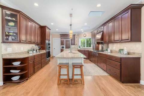 Contact Agent | 5601 Vernon Place, Bethesda, MD 20817
