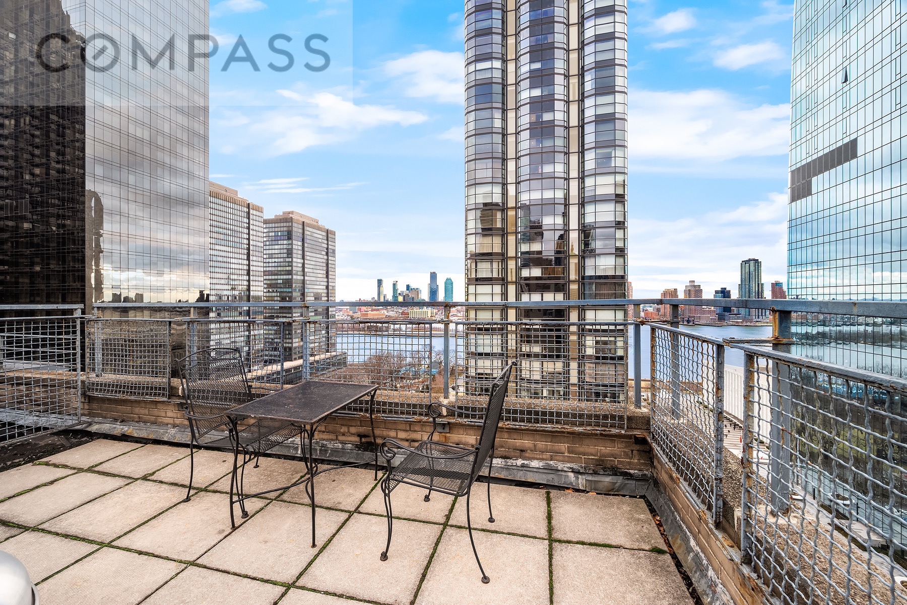 333 East 46th Street, Unit 5K Manhattan, NY 10017 - Photo 3 of 5 a picture of city view