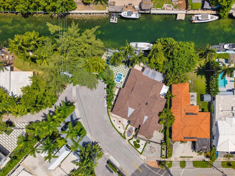 1150 North Biscayne Point Road Miami Beach, FL 33141 - Photo 18 of 65 Gallery Image 18