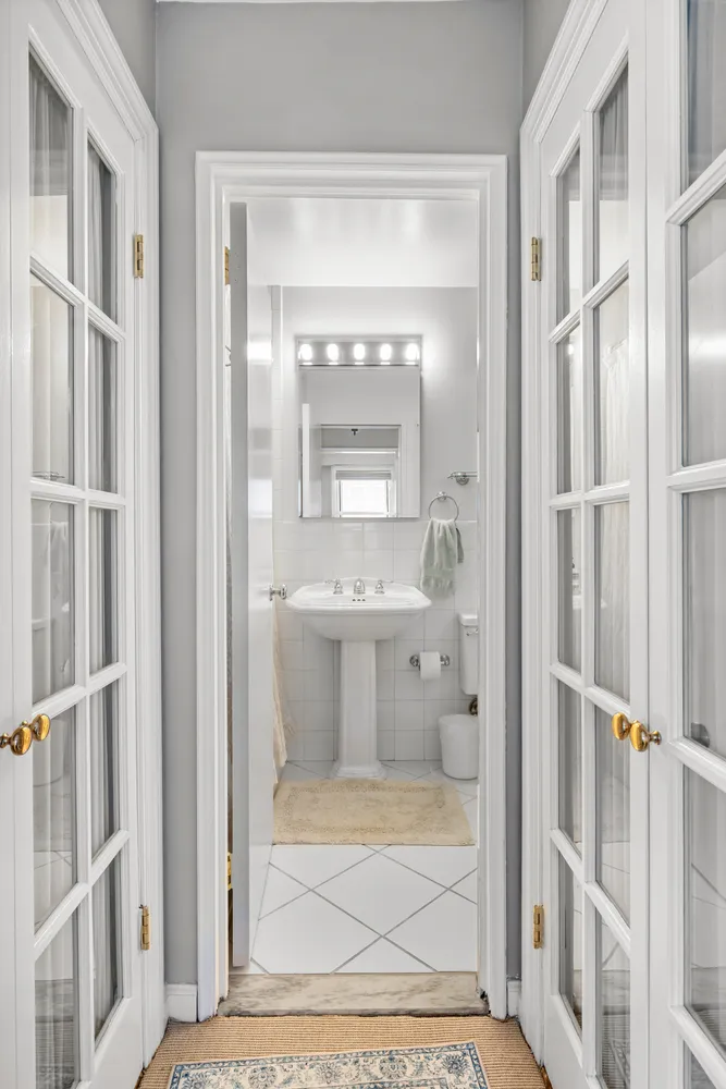 $565,000 | 123 East 75th Street, Unit 5C | Lenox Hill