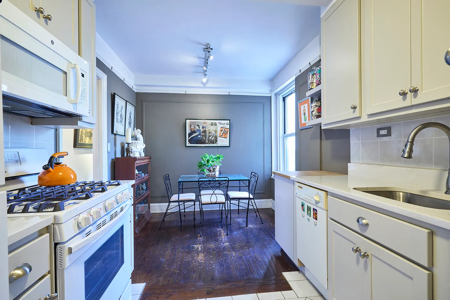$725,000 | 433 West 34th Street, Unit 6A | Hudson Yards