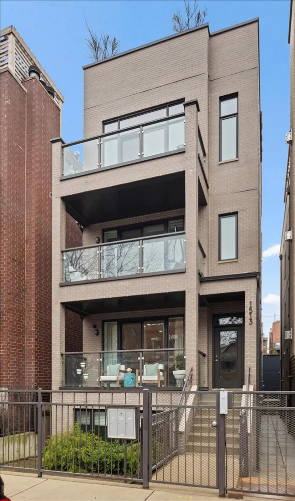 $1,040,000 | 1513 West Walton Street, Unit 1, Chicago, IL 60642