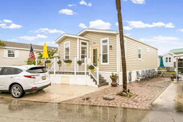 a view of a house with backyard space