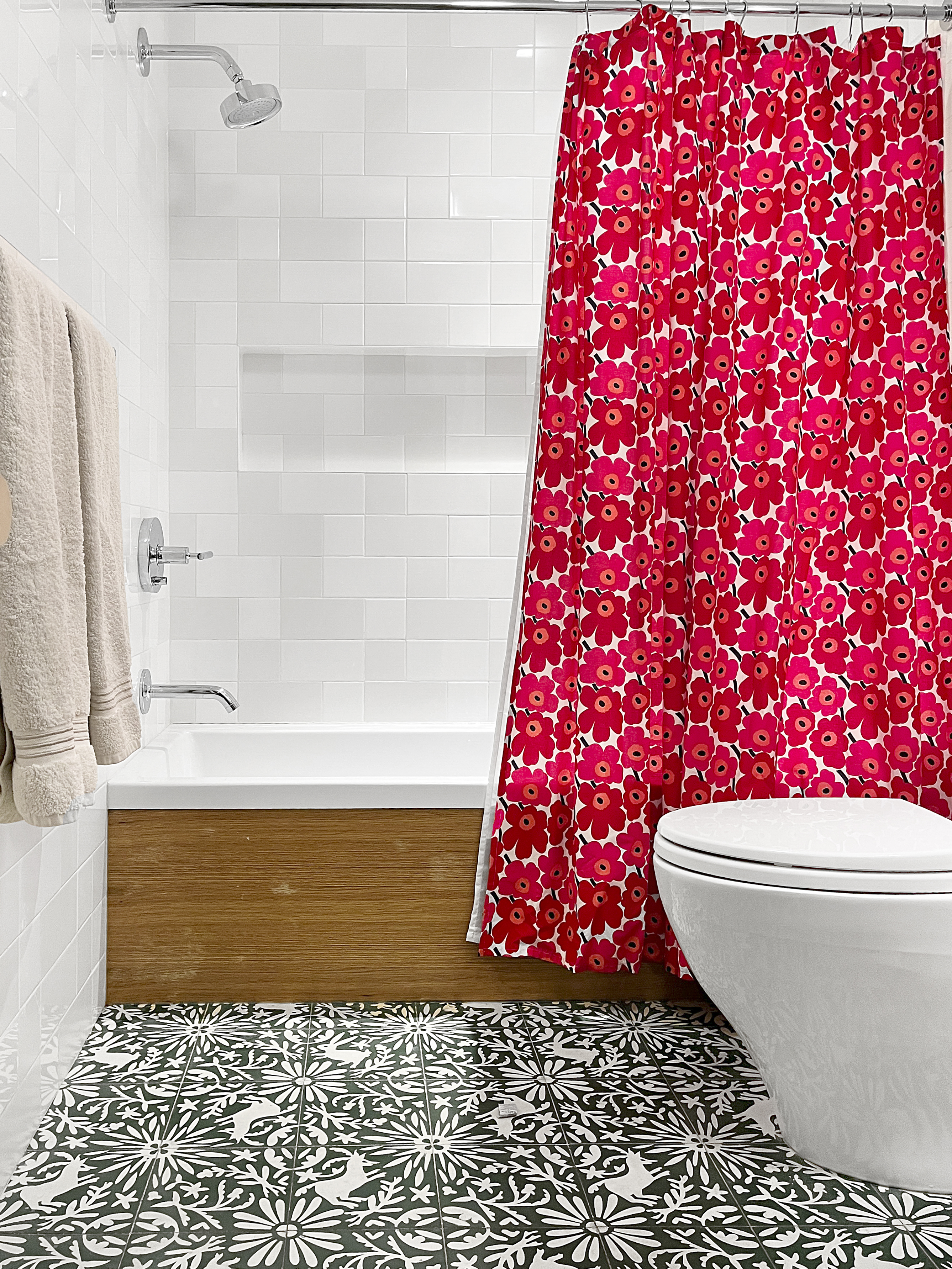 252 Stuyvesant Avenue Brooklyn, NY 11221 - Photo 16 of 26 a bathroom with a sink and a mirror