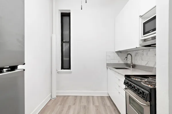 $3,200 | 350 West 56th Street, Unit 1A | Hell's Kitchen