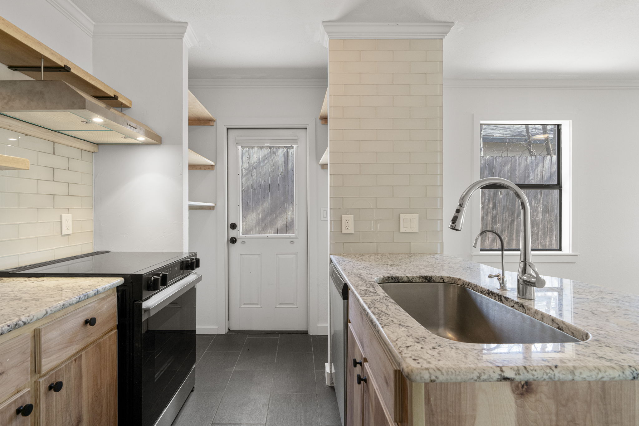 912 1/2 East 50th Street Austin, TX 78751 - Photo 6 of 22