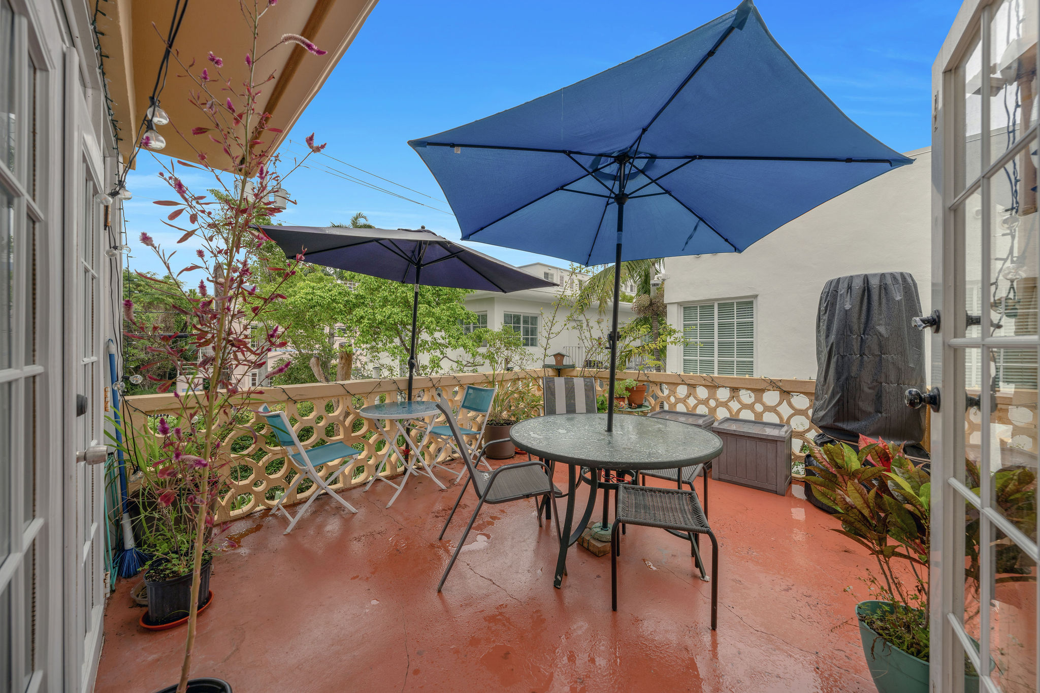 735-745 Meridian Avenue Miami Beach, FL 33139 - Photo 43 of 62 a view of a patio with furniture and backyard