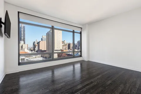$2,100,000 | 450 East 83rd Street, Unit 8B | Upper East Side