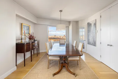 $3,200,000 | 20 West 64th Street, Unit 39K | Upper West Side
