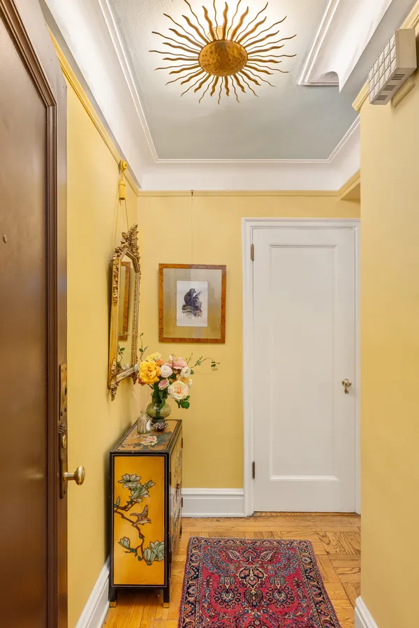 $500,000 | 333 East 53rd Street, Unit 5M | Sutton Place