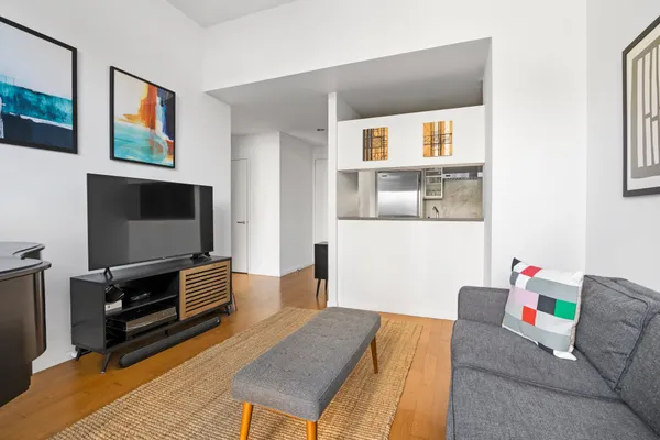 $7,200 | 200 Chambers Street, Unit 2N | TriBeCa