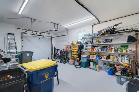 a view of a back yard