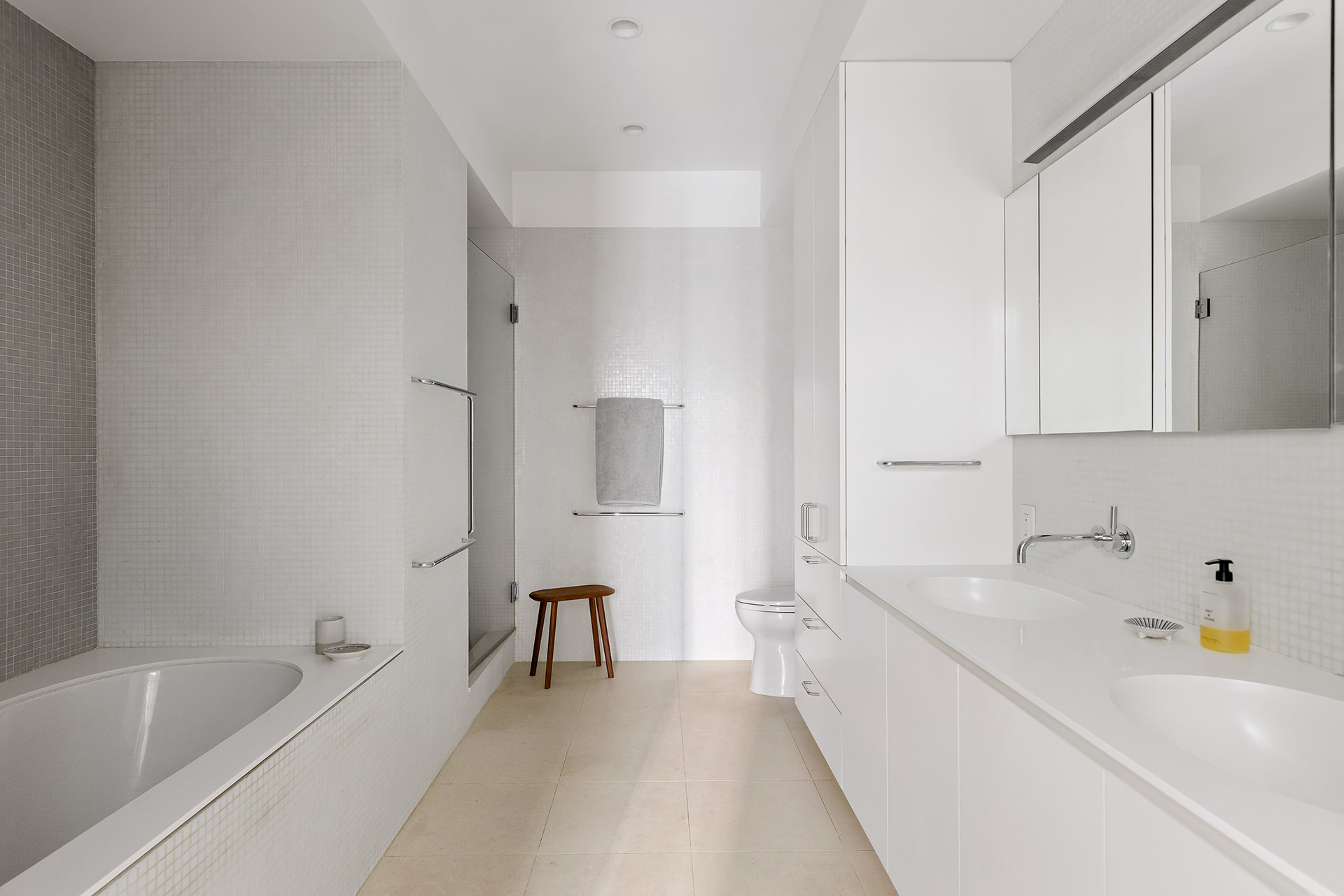 525 West 22nd Street, Unit 3AF Manhattan, NY 10011 - Photo 12 of 25 a spacious bathroom with a bathtub and a sink