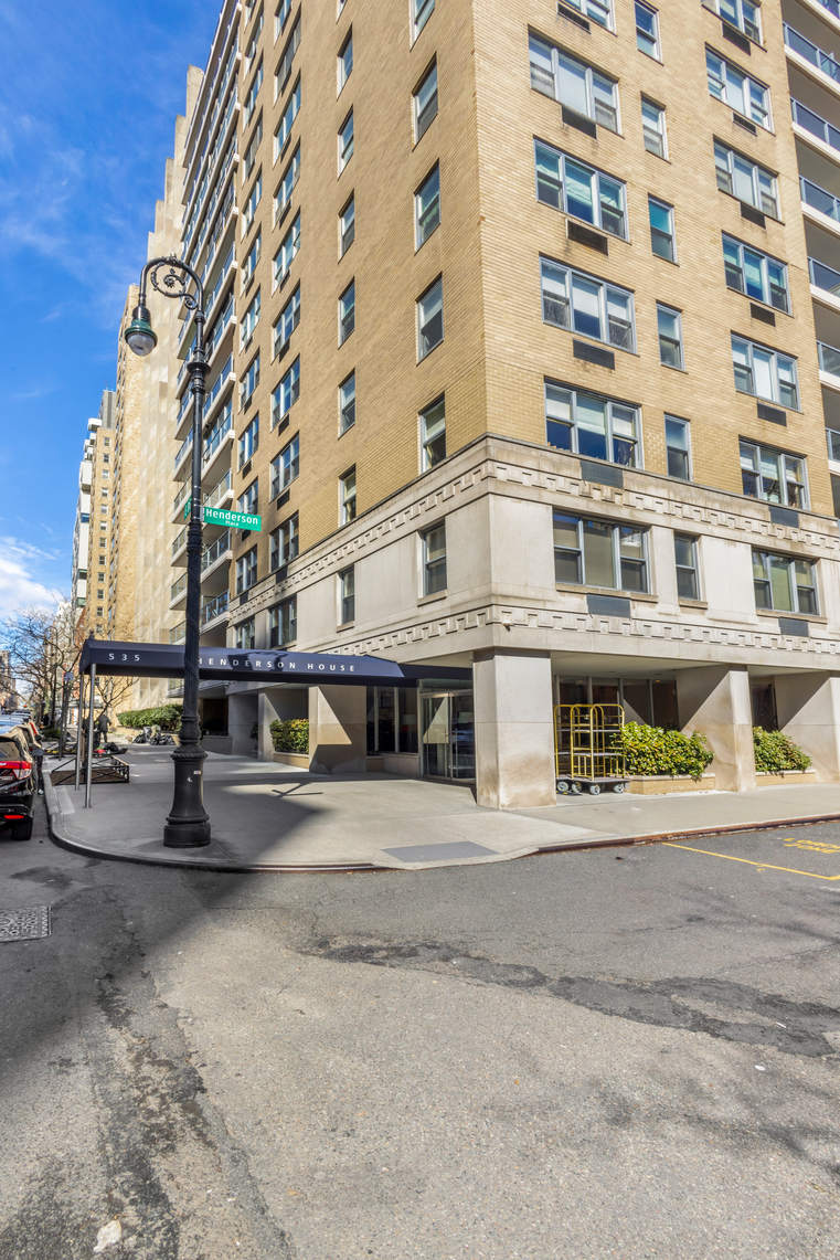 535 East 86th Street, Unit 12B Manhattan, NY 10028 - Photo 12 of 13