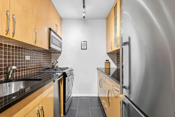 $770,000 | 180 West End Avenue, Unit 14G | Upper West Side
