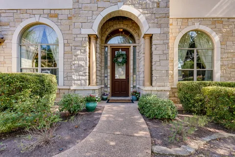 $1,095,000 | 2401 Hunters Green Court, Austin, TX 78732