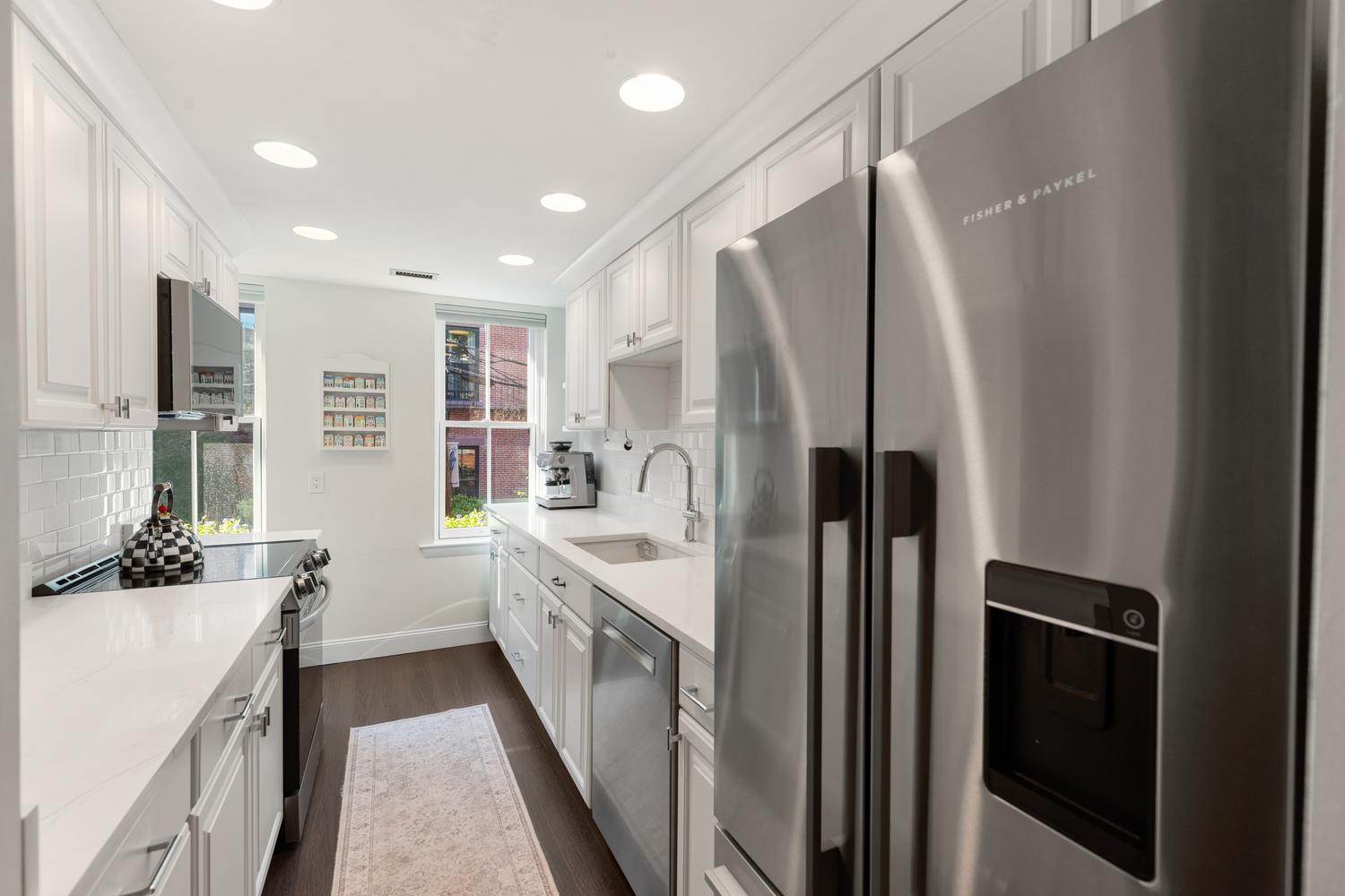 15 Lawrence Street, Unit 2 Boston, MA 02116 - Photo 10 of 34