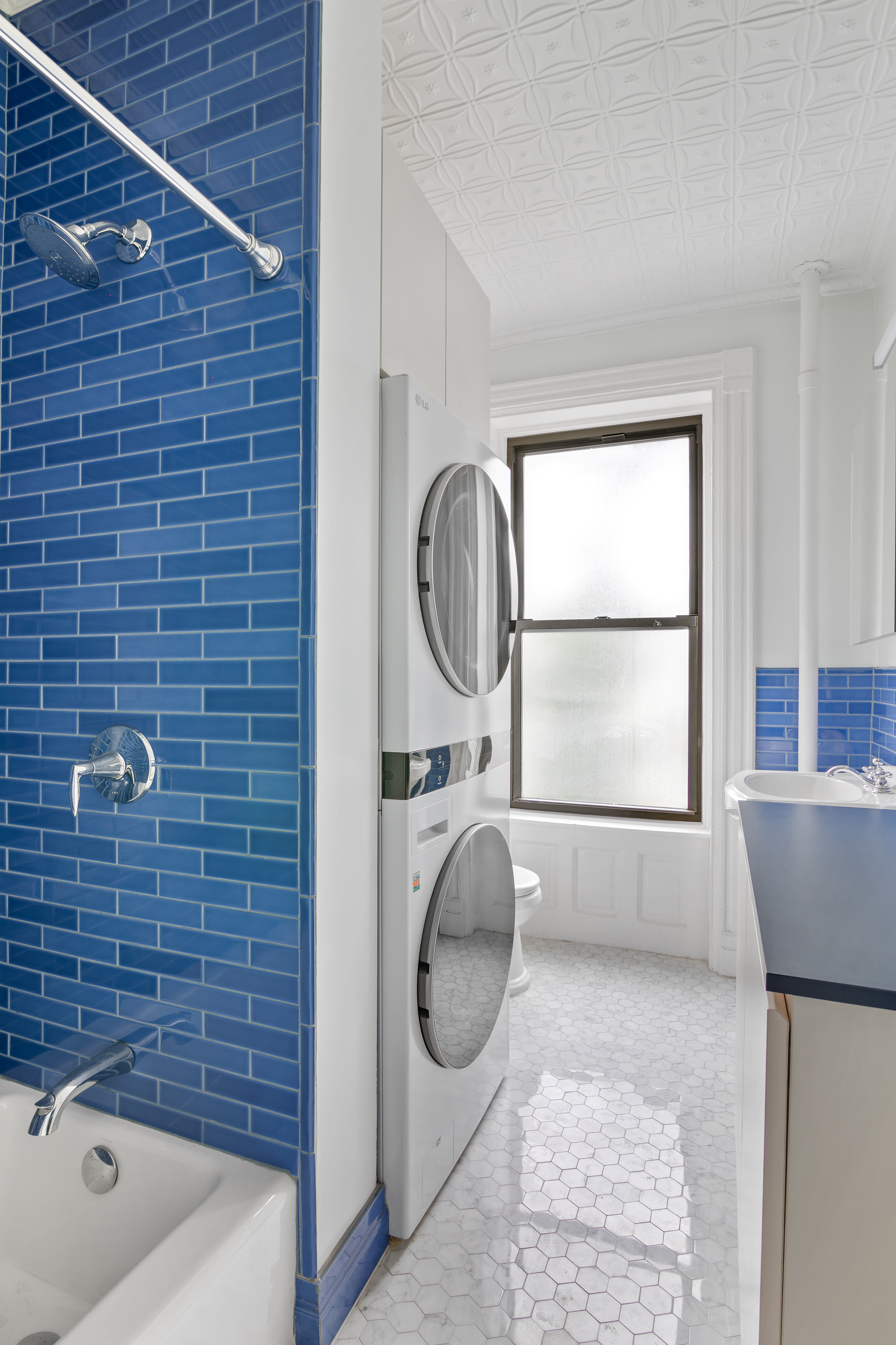 914 President Street, Unit TWNHSE Brooklyn, NY 11215 - Photo 18 of 29 a bathroom with a tub a toilet and a sink