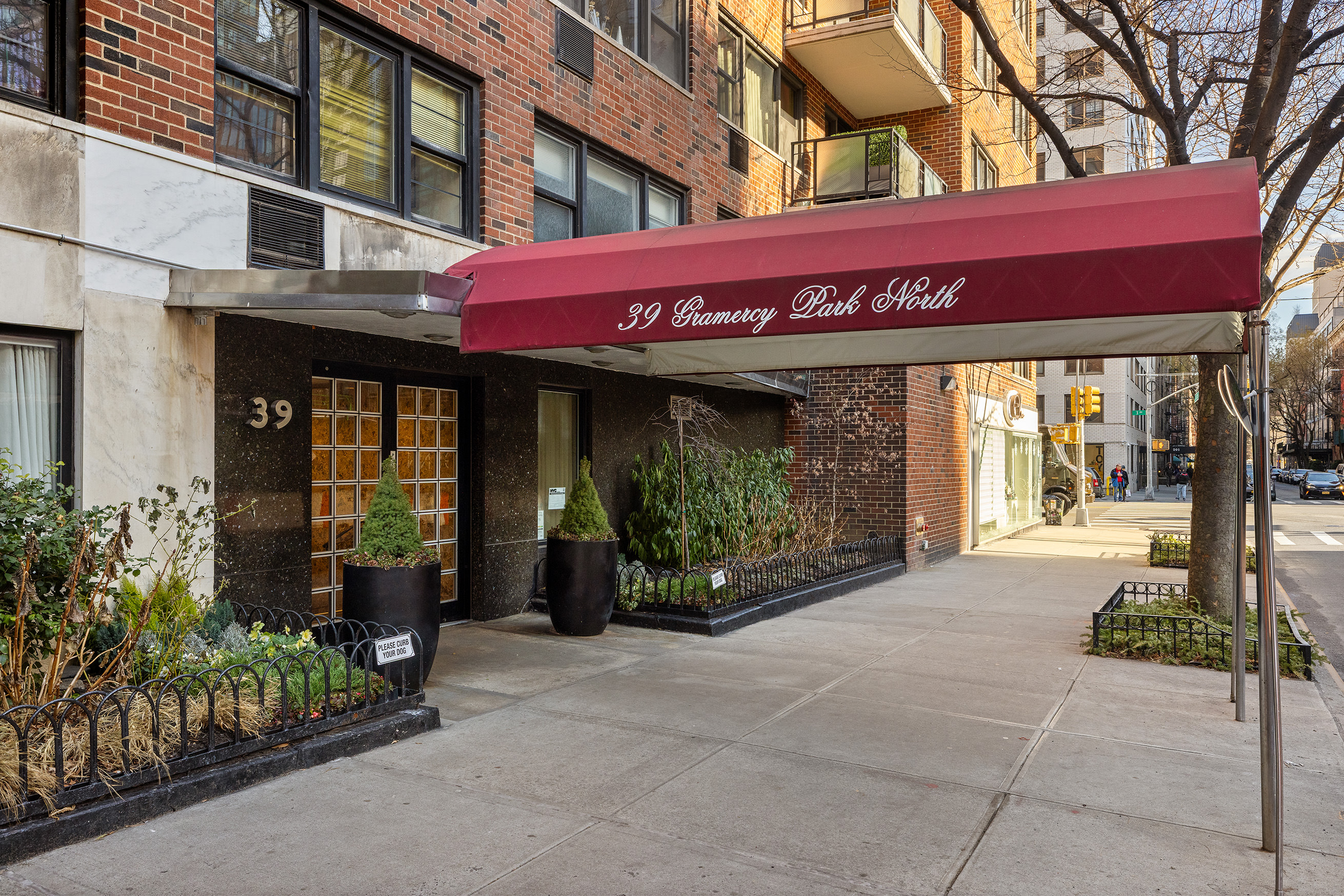 39 Gramercy Park North, Unit 3A Manhattan, NY 10010 - Photo 7 of 8 a view of a building with a large window