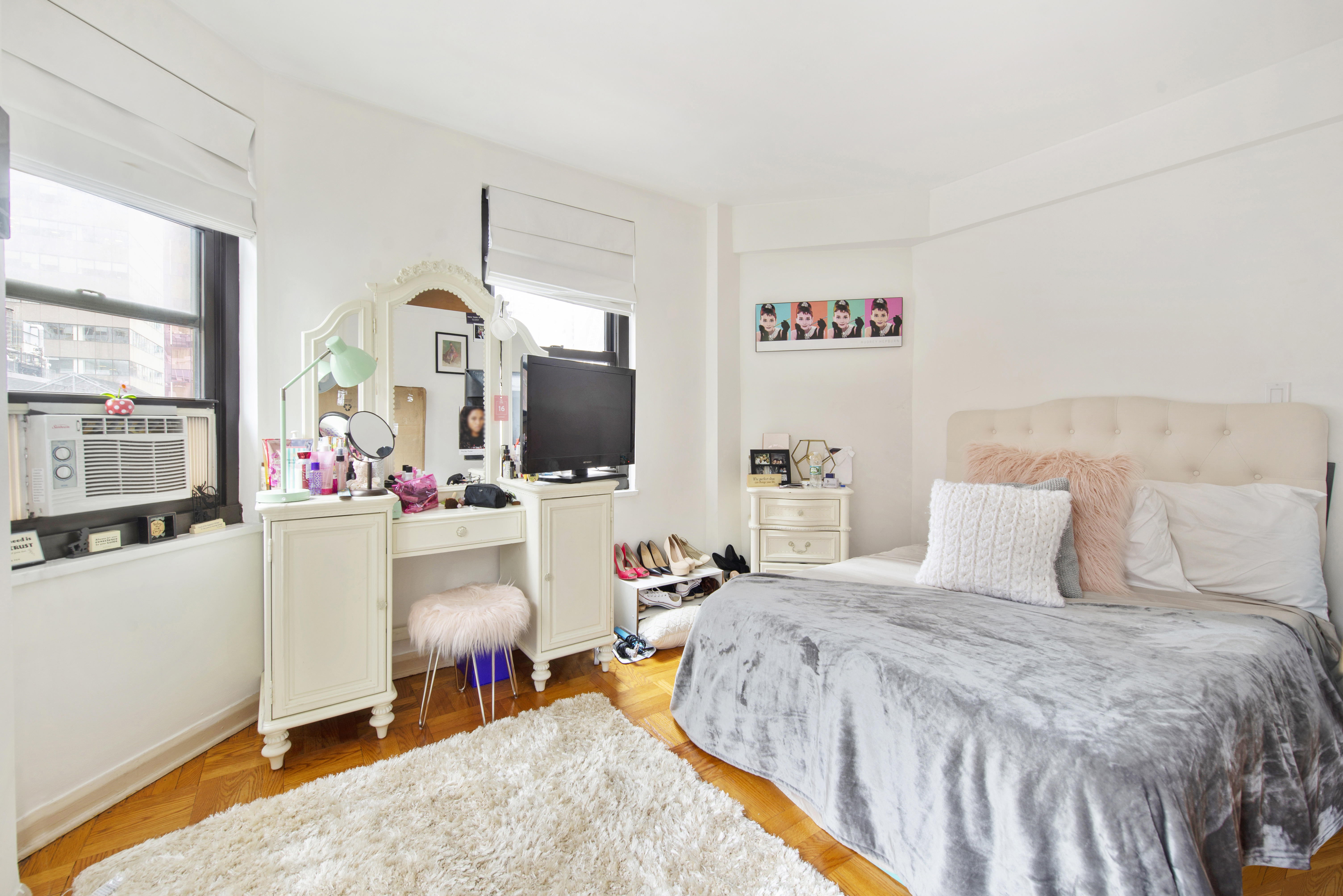 135 East 54th Street, Unit 15G Manhattan, NY 10022 - Photo 5 of 11