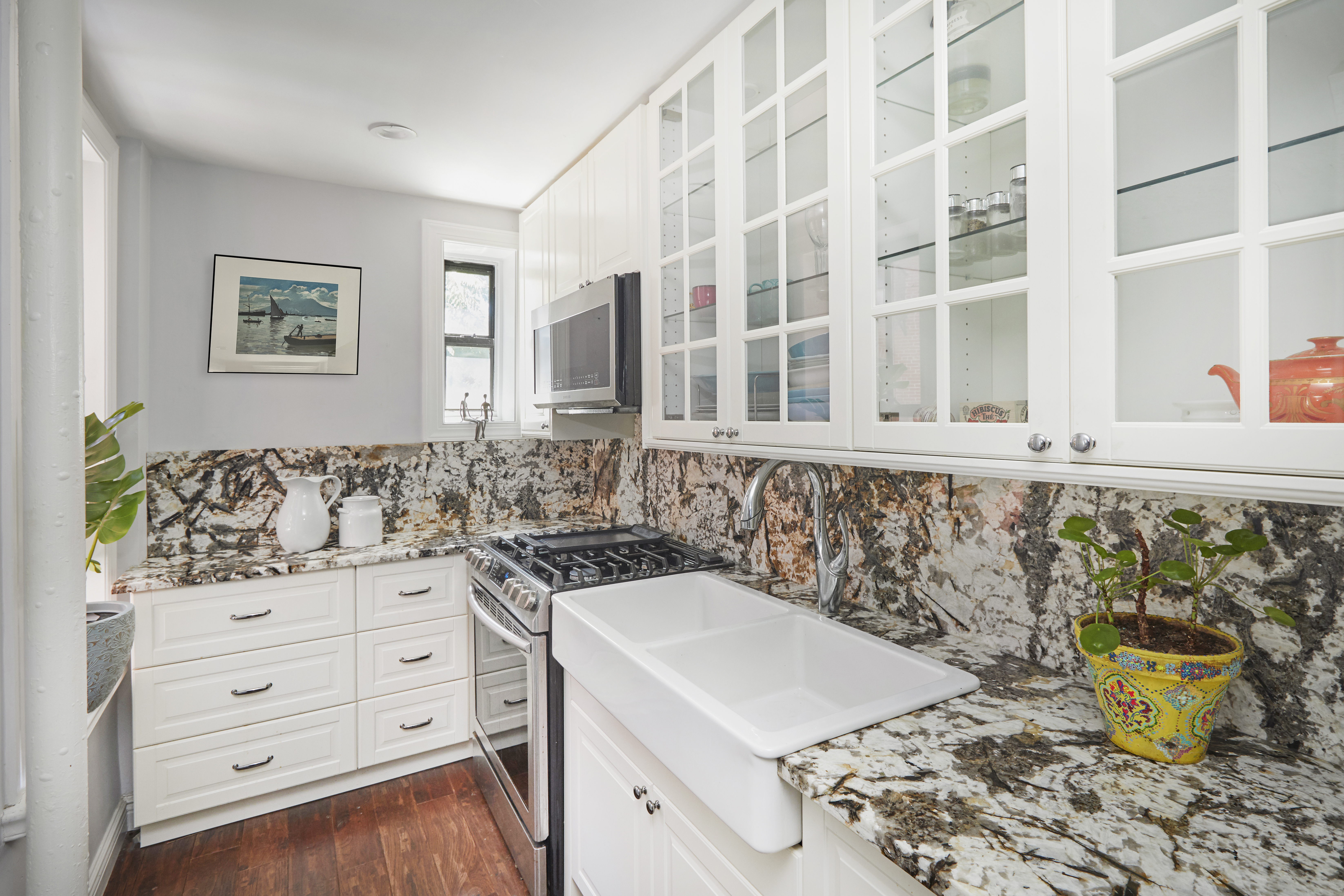 443 Hicks Street, Unit 3E Brooklyn, NY 11201 - Photo 3 of 7 a bathroom with a sink and a stove