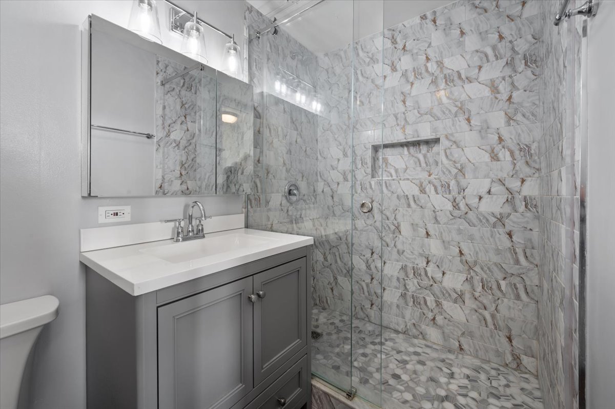 655 West Irving Park Road, Unit 1717 Chicago, IL 60613 - Photo 14 of 34