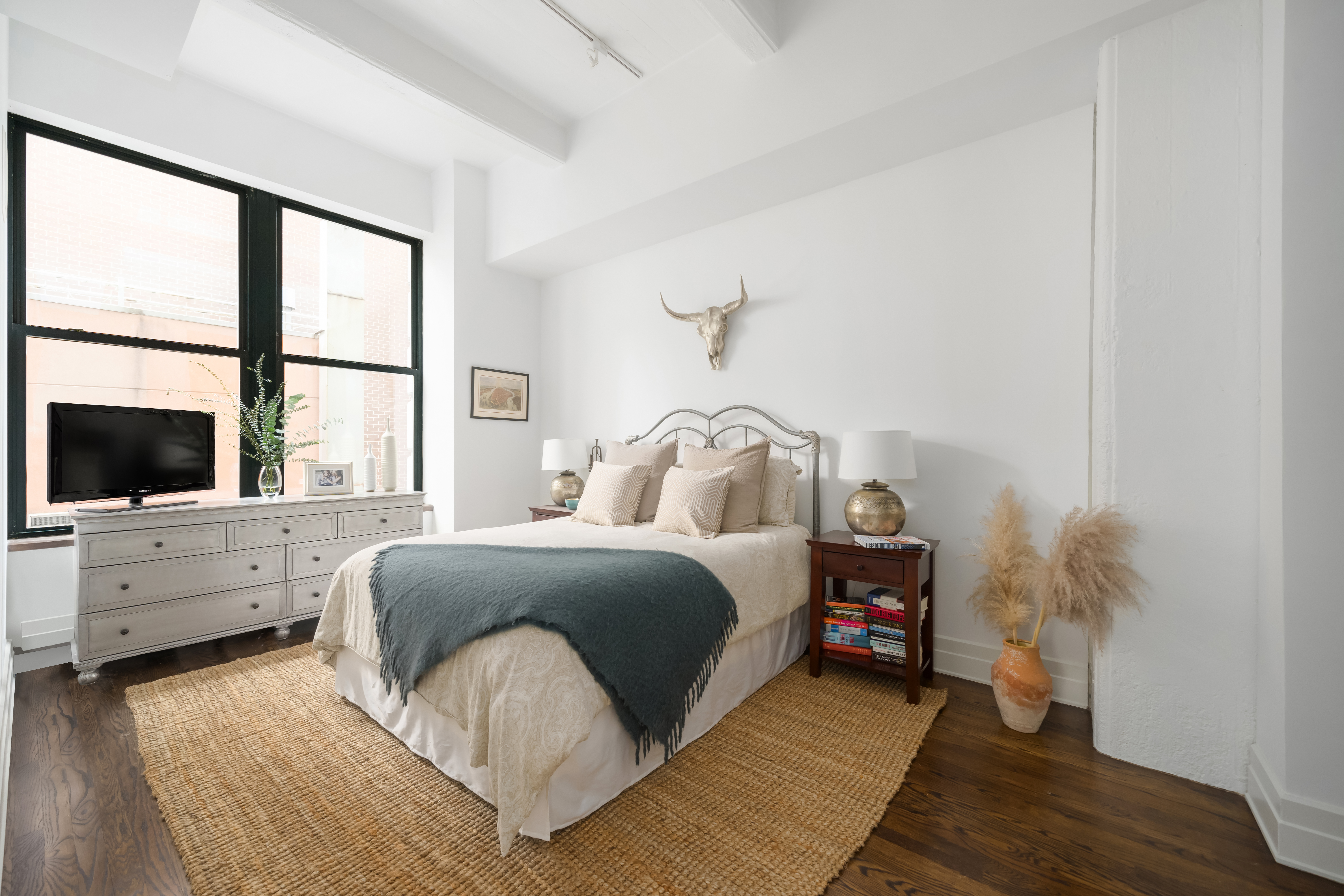 30 Main Street, Unit 6C Brooklyn, NY 11201 - Photo 7 of 9 a bedroom with a bed and a large window