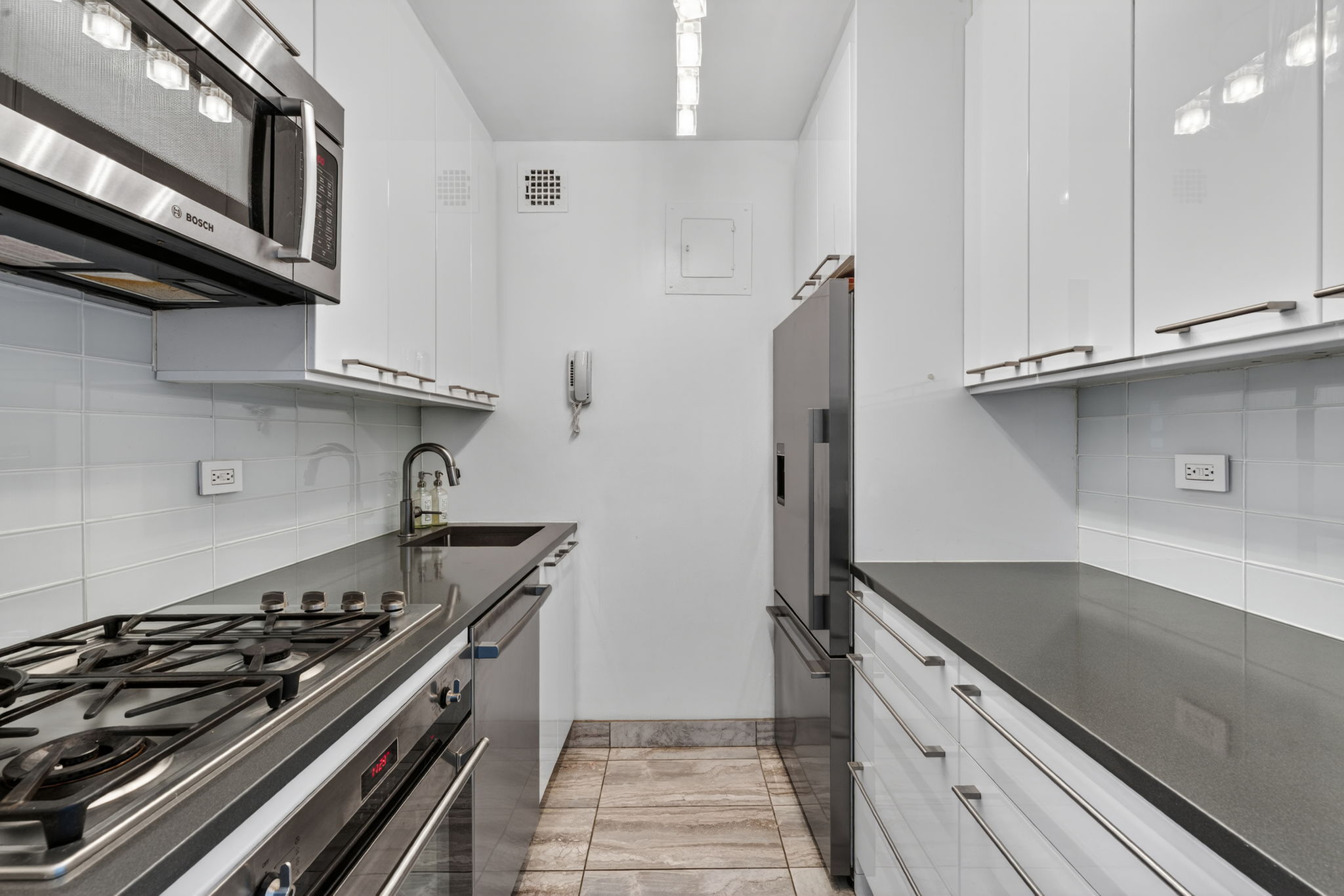400 East 54th Street, Unit 30D Manhattan, NY 10022 - Photo 5 of 18 Gallery Image 5