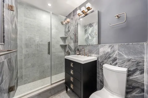 $1,800,000 | 101 West 12th Street, Unit 8N | West Village