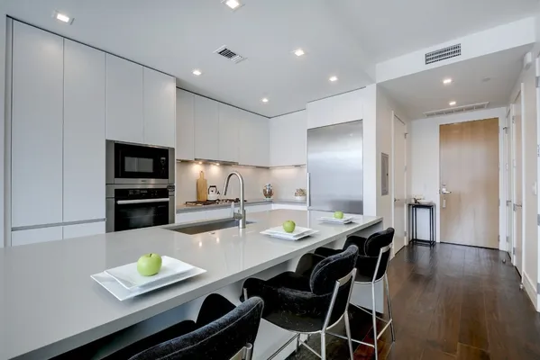 $4,050 | 501 West Avenue, Unit 703, Austin, TX 78701