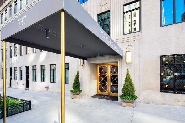 737 Park Avenue, Unit 6A Manhattan, NY 10021 - Photo 2 of 14 a view of a entrance gate of the house