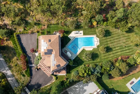 $3,199,000 | 89 Old Canoe Place Road, Hampton Bays, NY 11946