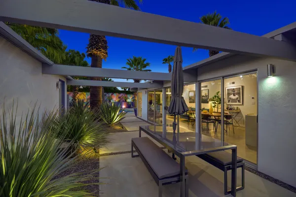 $1,075,000 | 406 East Desert Holly Circle, Palm Springs, CA 92262