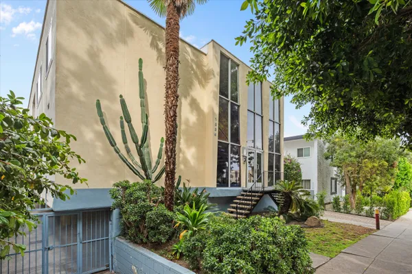 $495,000 | 1334 South Carmelina Avenue, Unit 1, Los Angeles, CA 90025