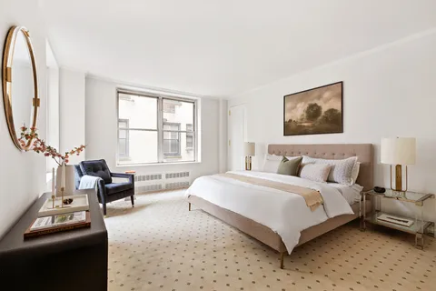$3,850,000 | 33 East 70th Street, Unit 9D | Lenox Hill