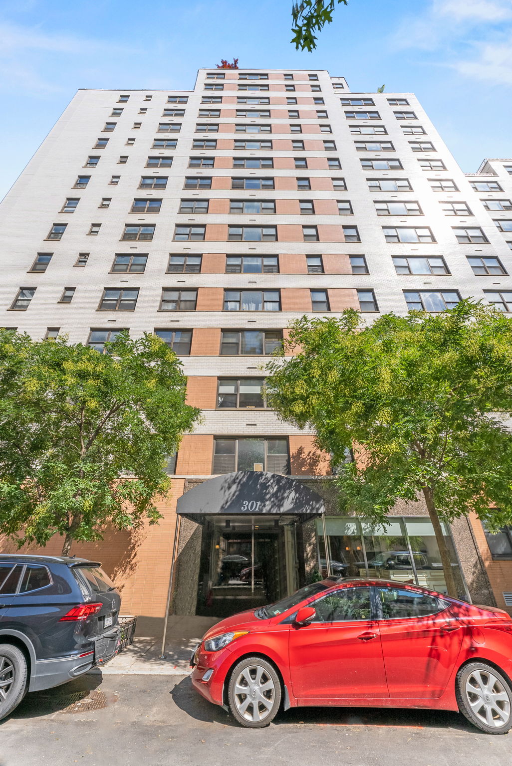 301 East 69th Street, Unit 14A Manhattan, NY 10021 - Photo 12 of 13